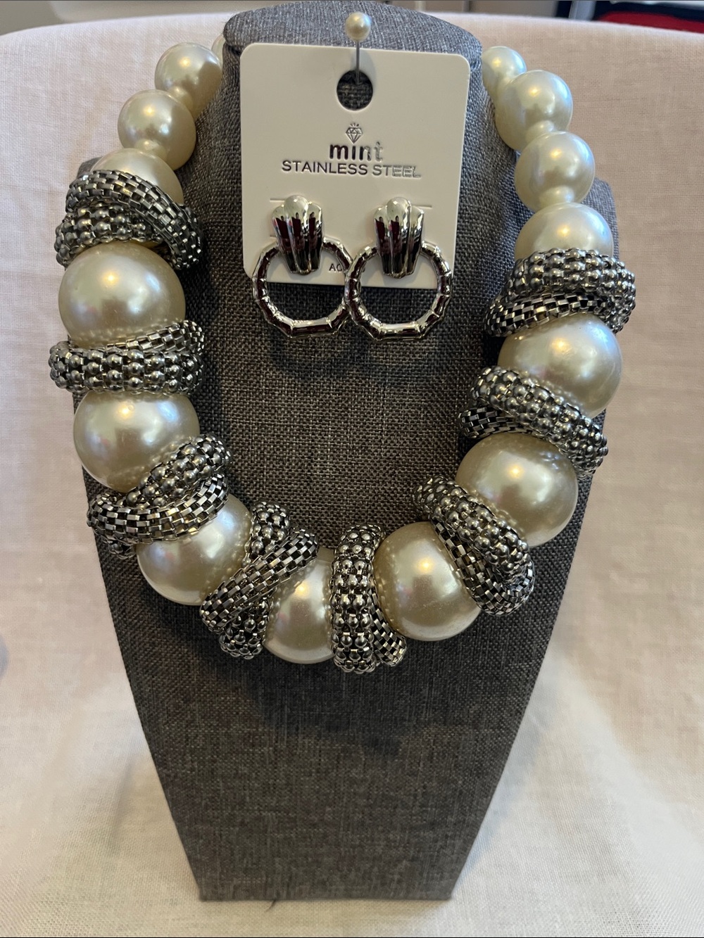 Mint Pearl Chunky Pearl Necklace with Silver-Tone Mesh Accents